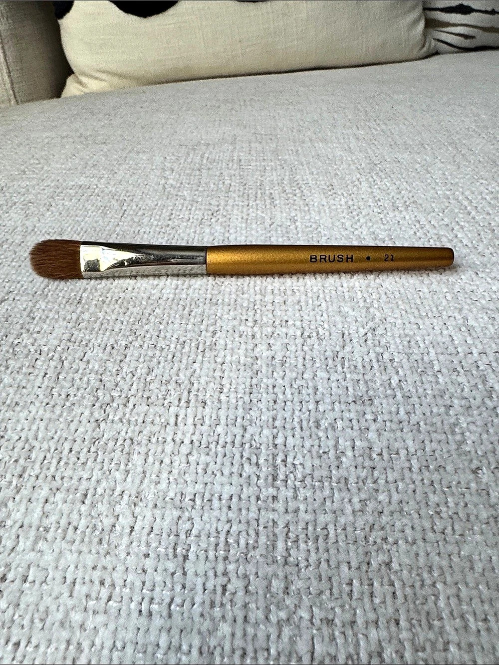 Trish McEvoy Large Laydown Brush 21 in Brown & Gold